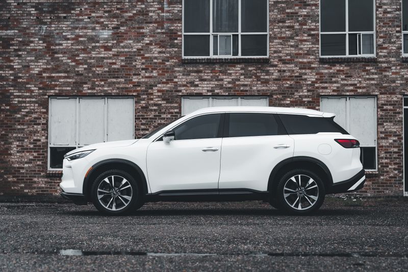 Aurora E-SUV trasera
