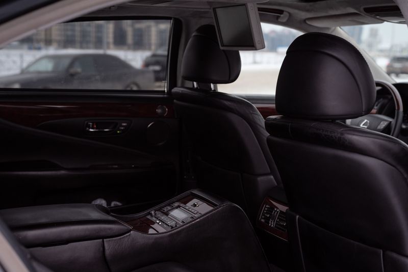 Aurora E-SUV interior